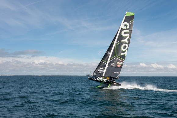 SERIG - GUYOT ENVIRONNEMENT - Vendée globe - Benjamin Dutreux - Personnalisation bateau nautique - CHARLES DRAPEAU-DJI_0327